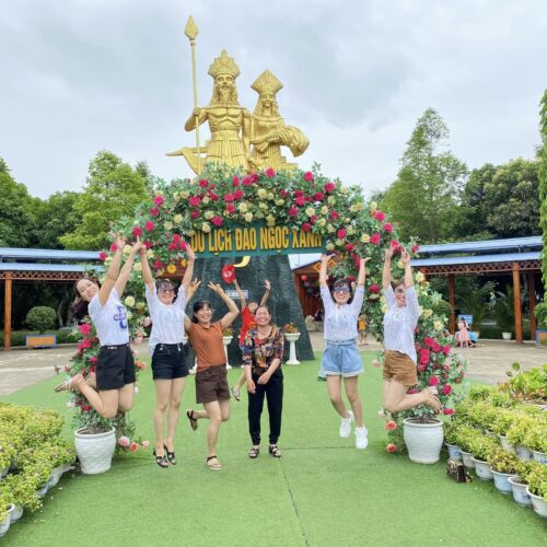Khuon vien dao ngoc xanh